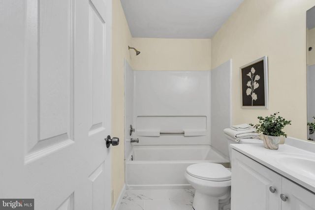 4 WEATHERLY RD, Delran, NJ 08075