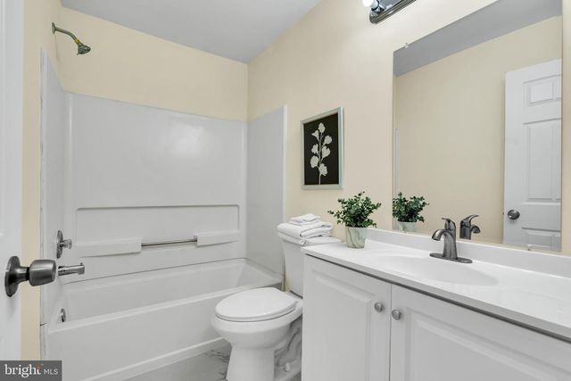 4 WEATHERLY RD, Delran, NJ 08075