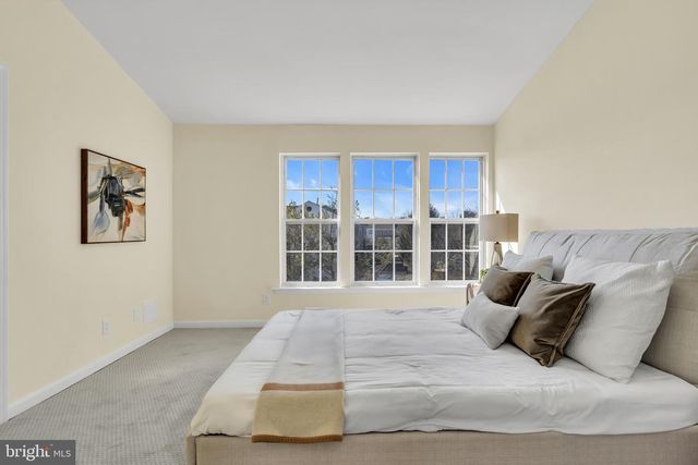 4 WEATHERLY RD, Delran, NJ 08075