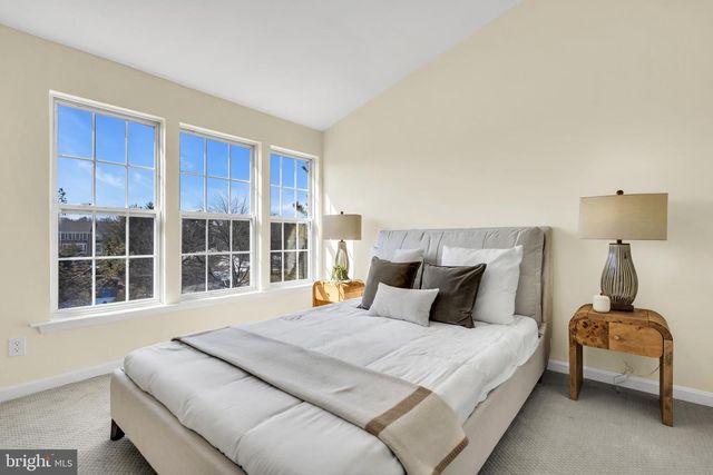 4 WEATHERLY RD, Delran, NJ 08075