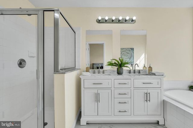 4 WEATHERLY RD, Delran, NJ 08075