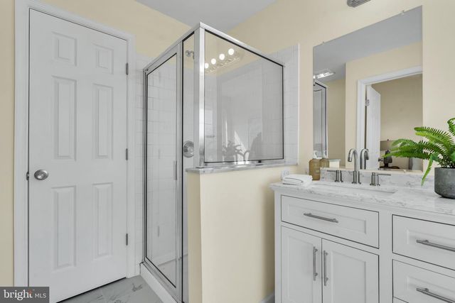 4 WEATHERLY RD, Delran, NJ 08075