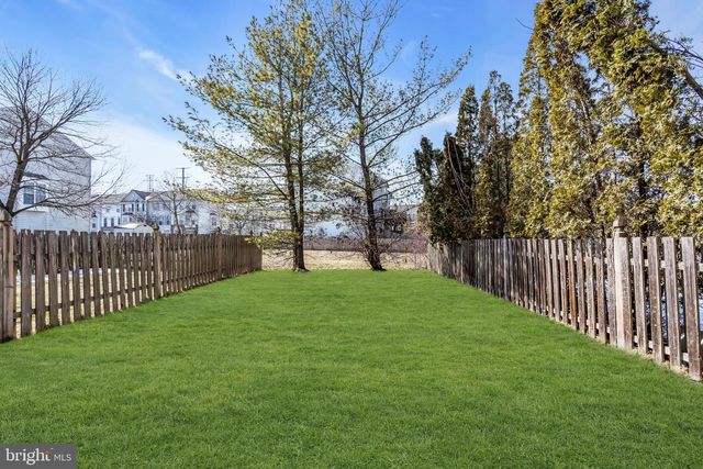 4 WEATHERLY RD, Delran, NJ 08075