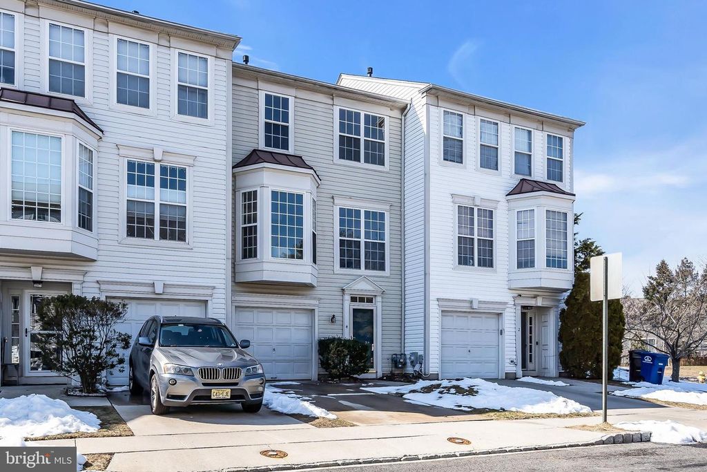 4 WEATHERLY RD, Delran, NJ 08075