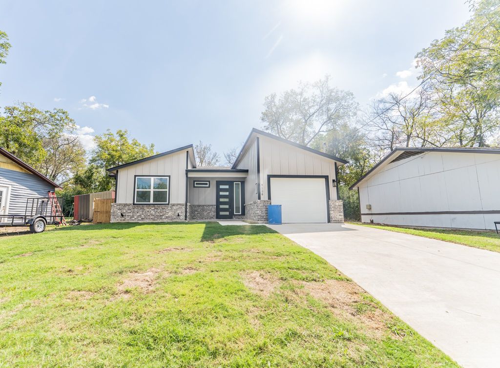 206 Ross Street W, Sulphur Springs, TX 75482