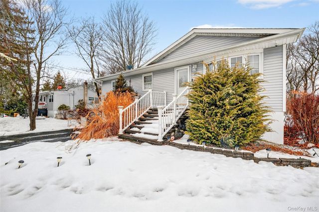 35 Maple Lane, Monroe, NY 10950