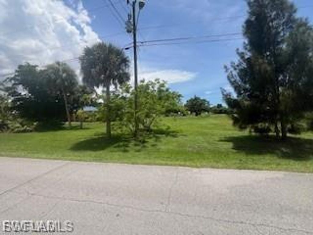 435 Monterey ST, NORTH FORT MYERS, FL 33903 — photo 2