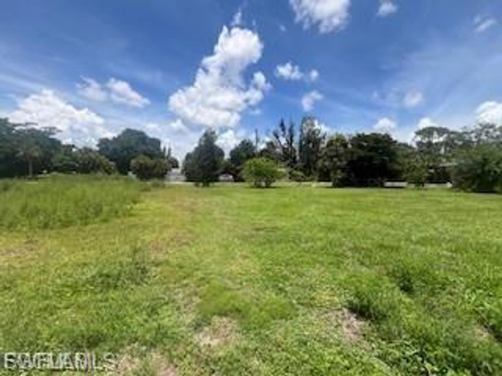 435 Monterey ST, NORTH FORT MYERS, FL 33903 — photo 4