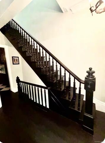 282 163rd Street E, Bronx, NY 10451