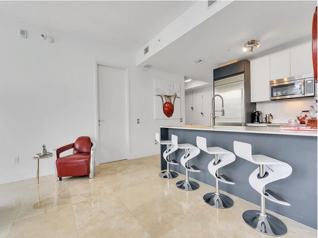 1300 Brickell Bay Drive 3900, Miami, FL 33131