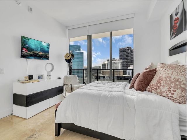 1300 Brickell Bay Drive 3900, Miami, FL 33131
