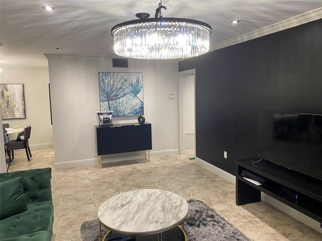 4040 N HILLS Drive 5, Hollywood, FL 33021