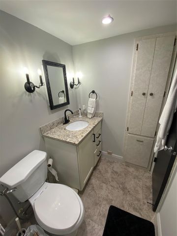 4040 N HILLS Drive 5, Hollywood, FL 33021