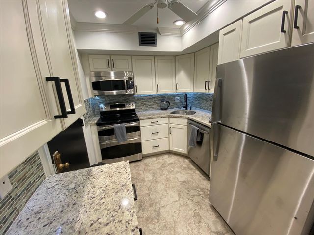 4040 N HILLS Drive 5, Hollywood, FL 33021
