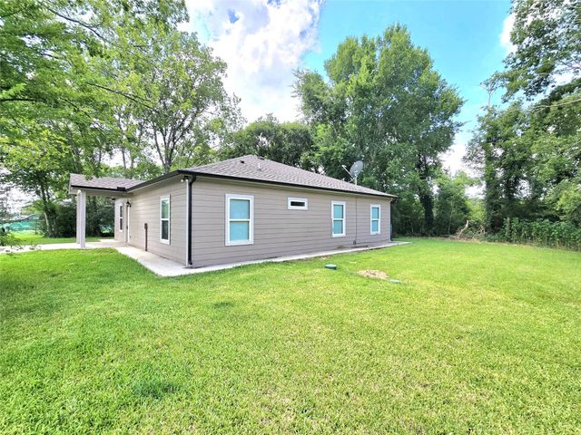 8512 Us Highway 59 S, Goodrich, TX 77335