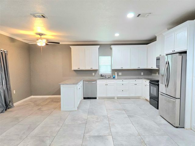 8512 Us Highway 59 S, Goodrich, TX 77335
