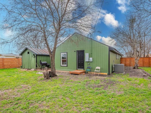 545 W Vaughan ST, Bertram, TX 78605