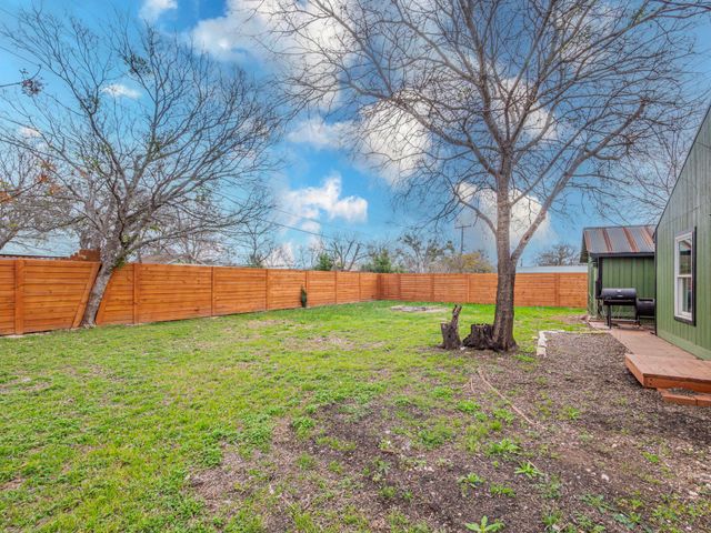 545 W Vaughan ST, Bertram, TX 78605
