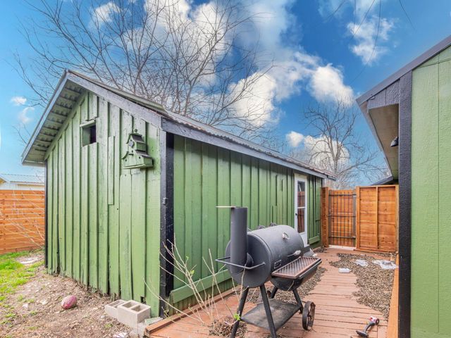 545 W Vaughan ST, Bertram, TX 78605