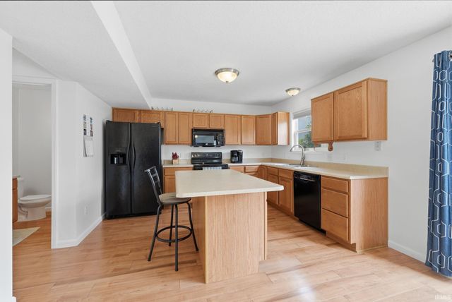 12819 Loch Dhu Lane, Fort Wayne, IN 46814