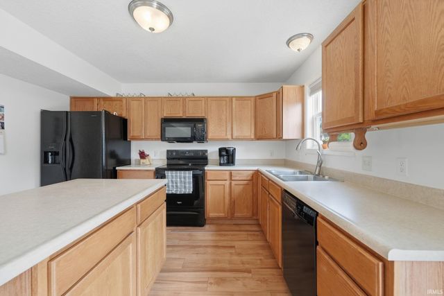 12819 Loch Dhu Lane, Fort Wayne, IN 46814