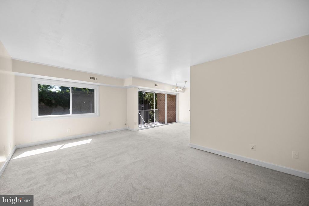 8002 CHANUTE PL #8, Falls Church, VA 22042