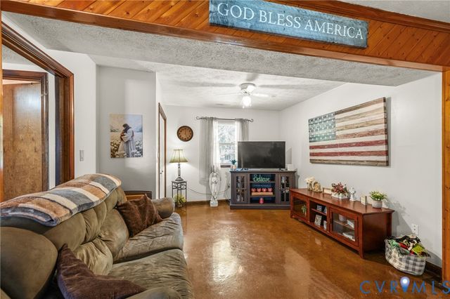 4611 Dunkirk Dr, Chester, VA 23831