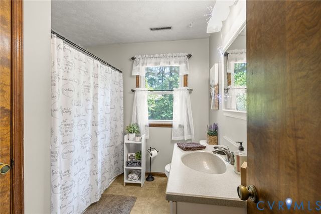 4611 Dunkirk Dr, Chester, VA 23831