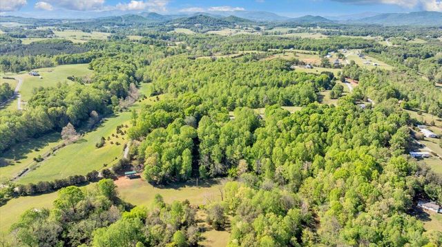2728 Lipscomb RD, Moneta, VA 24121