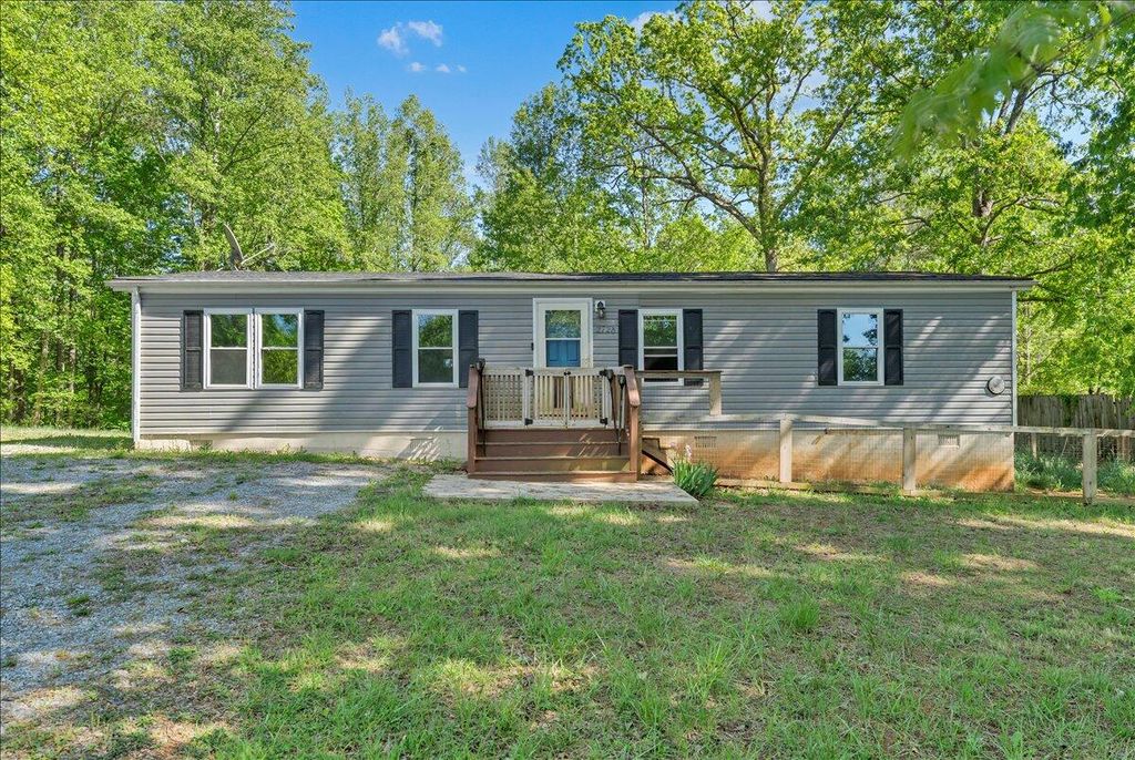 2728 Lipscomb RD, Moneta, VA 24121