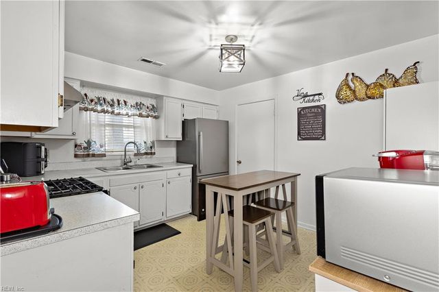 1405 Quiet CT, Portsmouth, VA 23701