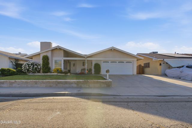 44933 Hanstead Avenue, Lancaster, CA 93535