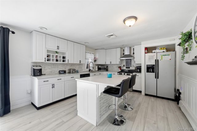 895 Old Medford Avenue, Medford, NY 11763