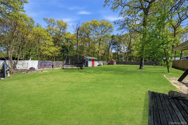 895 Old Medford Avenue, Medford, NY 11763