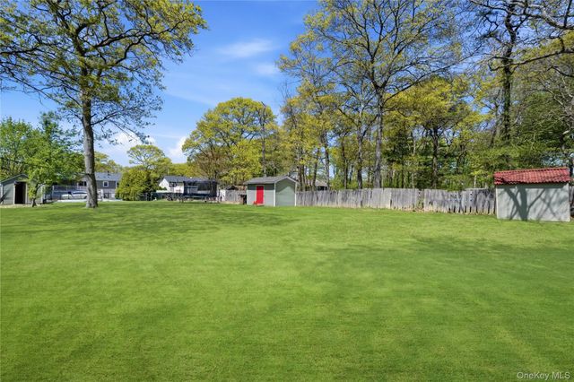 895 Old Medford Avenue, Medford, NY 11763