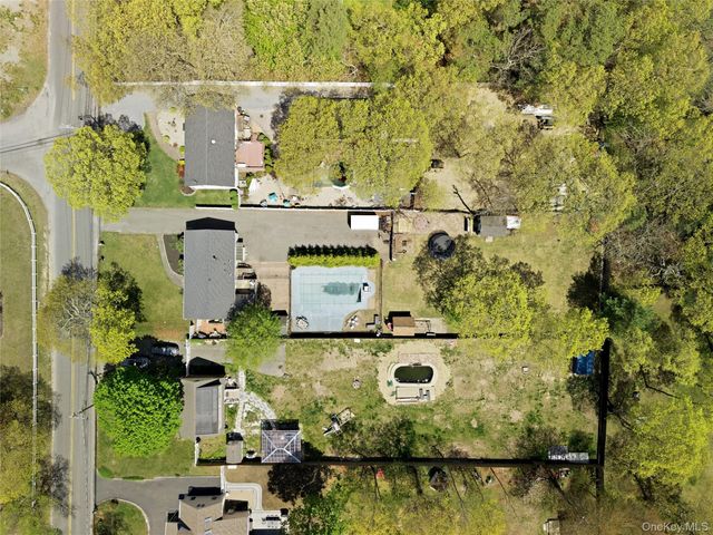 895 Old Medford Avenue, Medford, NY 11763