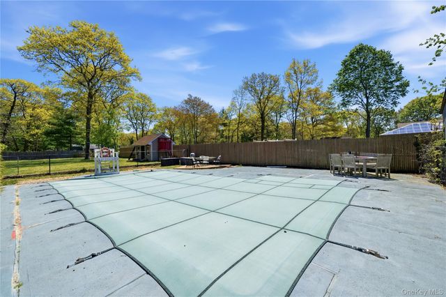 895 Old Medford Avenue, Medford, NY 11763