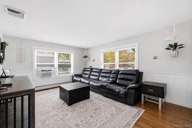895 Old Medford Avenue, Medford, NY 11763