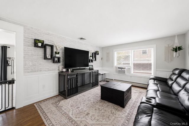 895 Old Medford Avenue, Medford, NY 11763