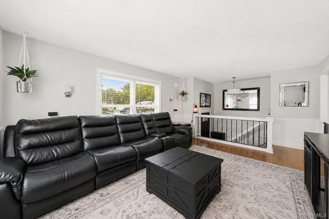 895 Old Medford Avenue, Medford, NY 11763