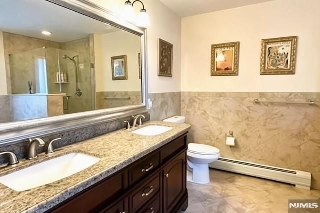 229 E Columbia Avenue B, Palisades Park, NJ 07650