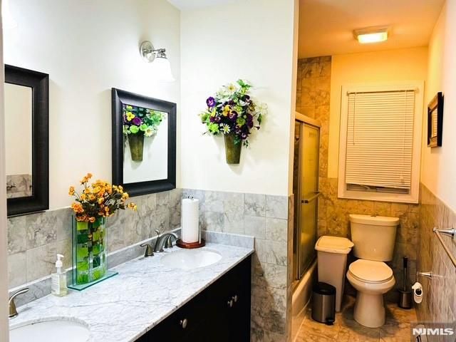 229 E Columbia Avenue B, Palisades Park, NJ 07650