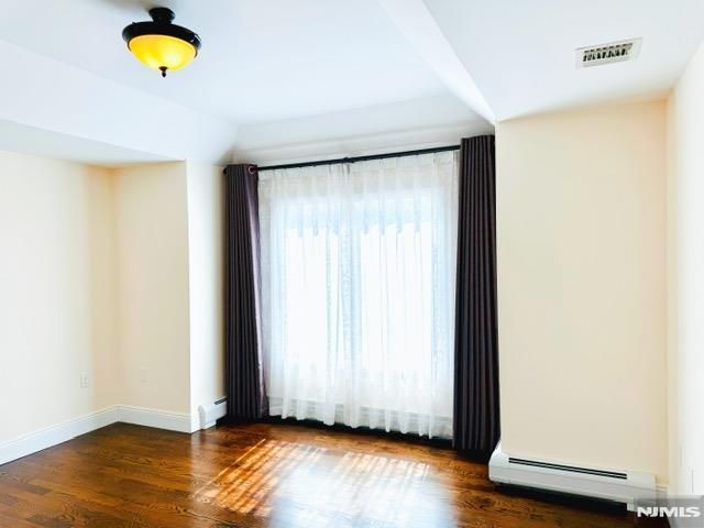 229 E Columbia Avenue B, Palisades Park, NJ 07650