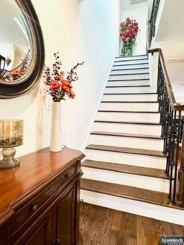 229 E Columbia Avenue B, Palisades Park, NJ 07650