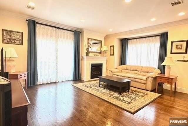 229 E Columbia Avenue B, Palisades Park, NJ 07650