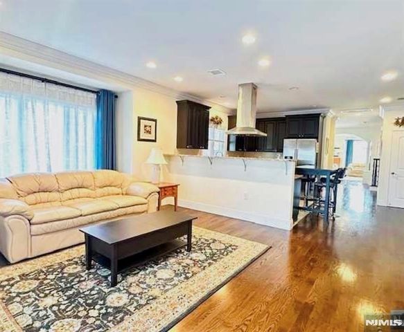 229 E Columbia Avenue B, Palisades Park, NJ 07650