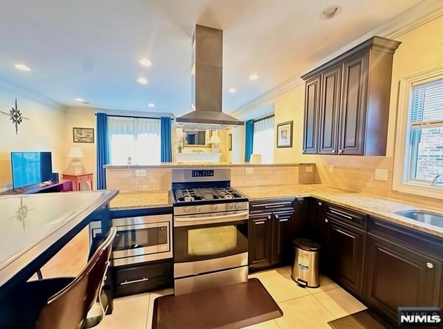 229 E Columbia Avenue B, Palisades Park, NJ 07650