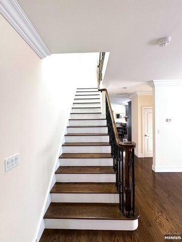 229 E Columbia Avenue B, Palisades Park, NJ 07650