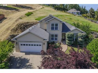 1680 Nw AVERY St, Roseburg, OR 97471