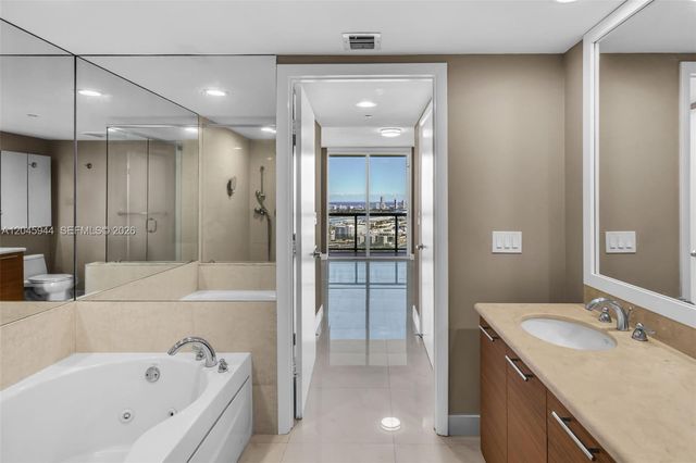 50 Biscayne Boulevard 4208, Miami, FL 33132